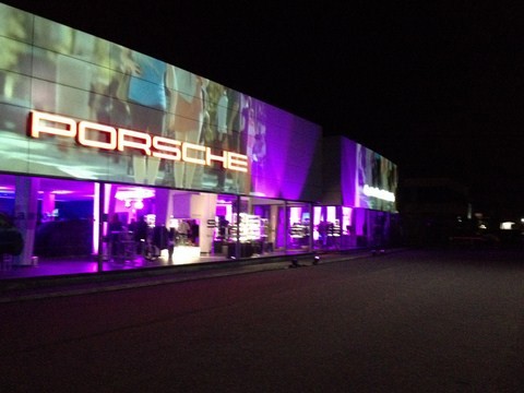 evento Porsche proiezione su prospetto  21k